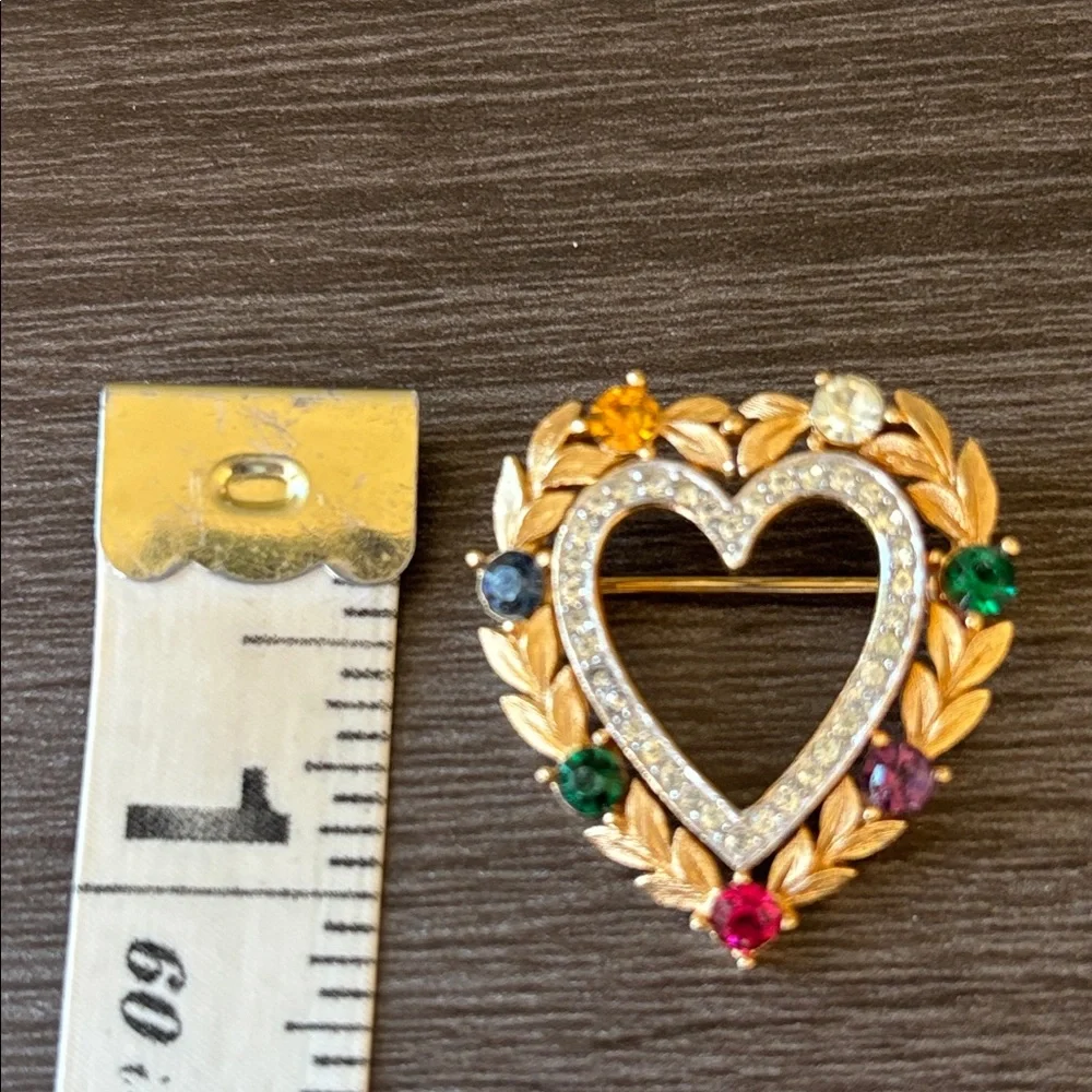 Vintage Crown Trifari “Dearest Heart”‎ Gold Toned Brooch Multicolor Rhinestones